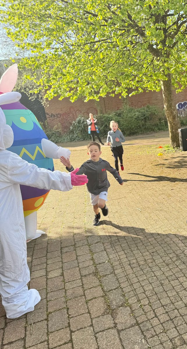 A lovely visit from the Easter bunny, chick and Easter egg to gift our children lovely Easter eggs and gifts in Merthyr Junior Parkrun,we had the best morning! <a href="/juniorparkrunUK/">junior parkrun UK</a> <a href="/parkrunUK/">parkrun UK</a> <a href="/parkrun/">parkrun 🌳</a> 💚🐣 💚🐣