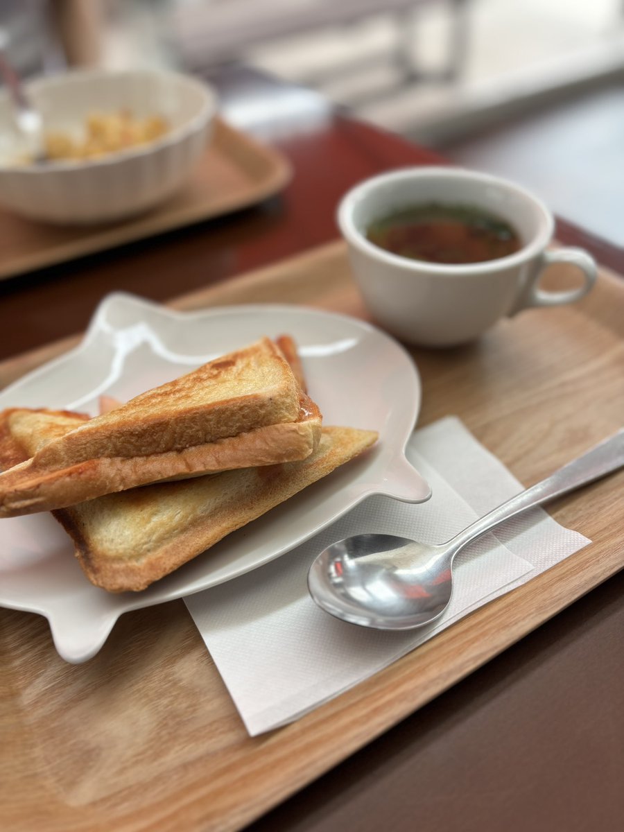 chakuko0719's tweet photo. 久々のドッグカフェ
＃SHINE
へ。
前に来た時はまだドリンクしかやってなかったけど、もうフルオープンになってる。
ドッグランは相変わらず広くていいね👍
貸切だったけどたくさん走ったよ🐾🐶💨

#SHINE
#トイプードル
#さくら https://t.co/TzNFOOl0zN