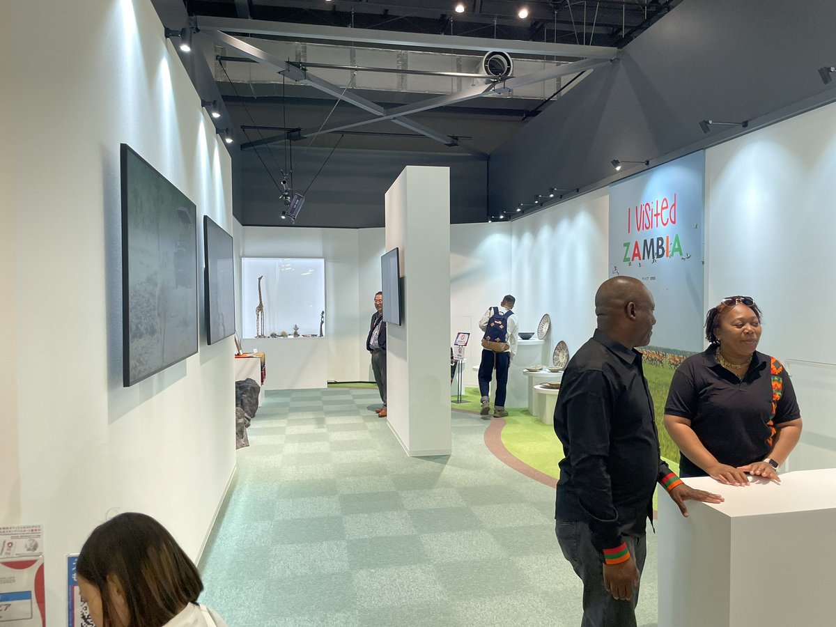 万博😊ザンビア🇿🇲館 展示物ほぼ何もないけど、めっちゃご陽気な