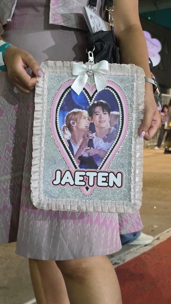 Hi bye เป็นเหตุ ตำรวจรับเรื่องแล้วค่า 

เรา : เตนล์พี่อยากเปลี่ยนรูป ขอรูปใหม่หน่อย
เตนล์ : ยิ้มหวาน พยักหน้างึกๆๆๆๆๆ 

กรี้ดดดดดดดดด

#TENCONCERT1001BKK_DAY2 #2025TENCONCERT1001MOVEMENT_BKK