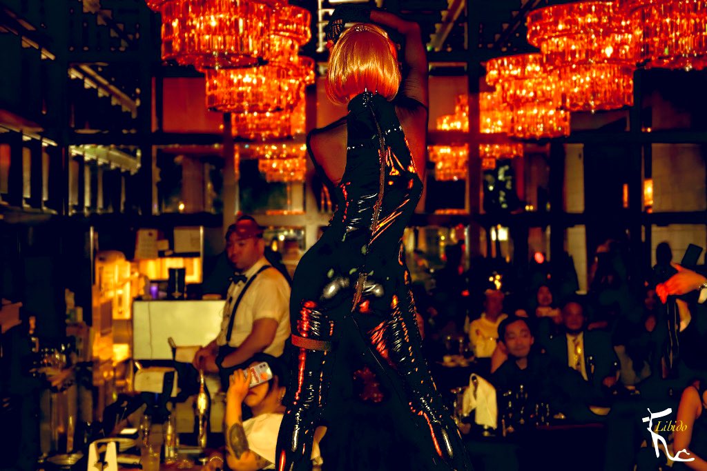 後ろ姿ですが、昨日の<a href="/Libido_MJ/">Libido M&J</a> にて。いつもの全頭マスクになる前は、久々ウィッグでした。

クリエイティブなお客様も多く、直接お話しする機会にも恵まれる素敵な大人パーティです。

次回は10月上旬とか。ハロウィンで忙しくなる前に、またお会いしましょう♪