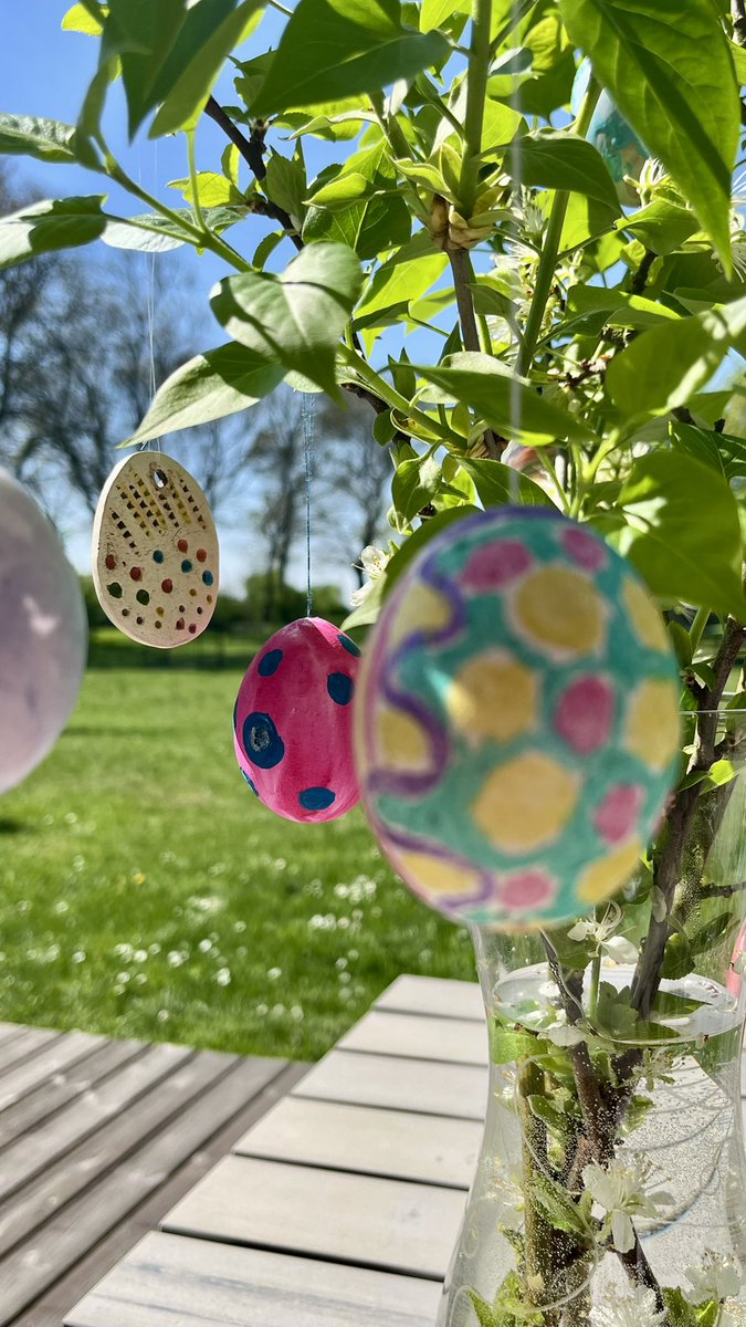 Ich wünsche Allen ein frohes Osterfest. “Ostern erinnert uns: Aus Dunkelheit wird Licht, aus Tod wird Leben.
Jesus lebt – und mit ihm auch unsere Hoffnung. Gesegnete Ostern!” 
Jetzt ist die Zeit mutig-stark-beherzt zu sein. #Altmark #ostern #tangerhütte #landleben #kirchentag