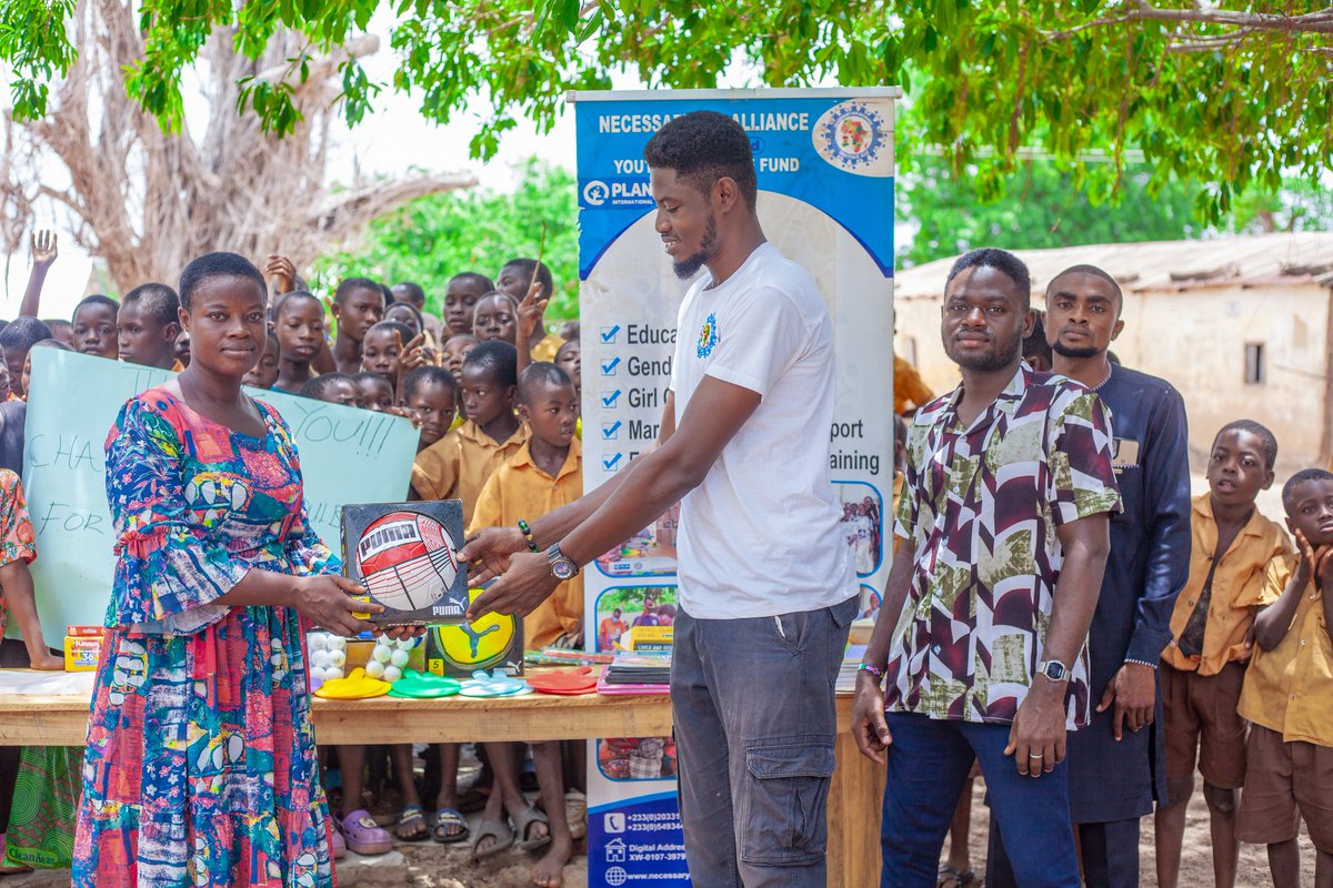 US-based philanthropist Charmaine Goulbourne has generously supported our organization with educational and leisure materials to enhance learning outcomes and provide engaging activities for students.
This donation goes to advance our community library in Loho.
#Read2Lead #Donate