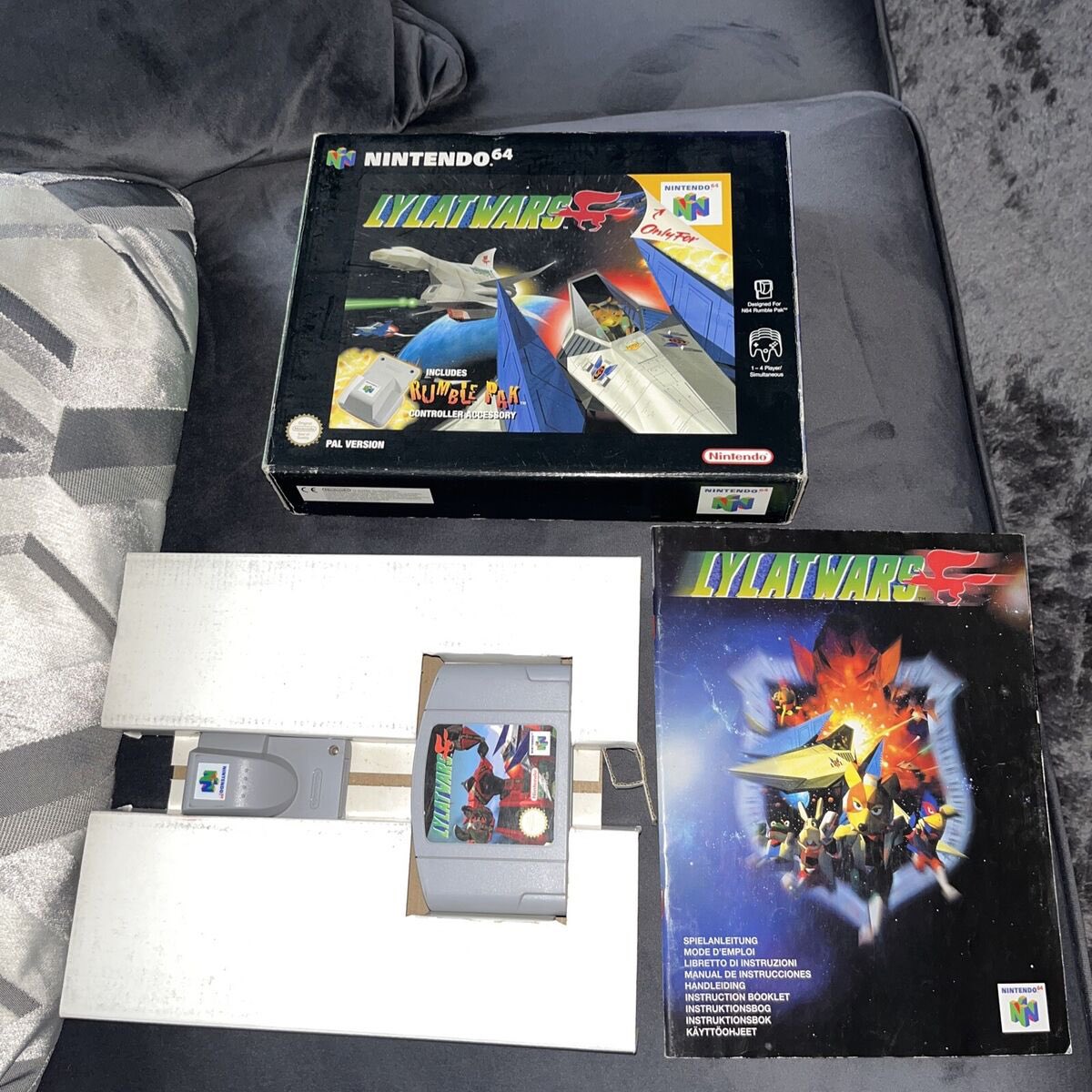 HadrianPinata's tweet photo. @VideoGameHstry Hehe, my first rumble pack was this third party beast-tremorpack. I got it with the n64 for It was so heavy and it rumbled way to much, it fell out of the controller ALL the time 😅 half year later, I got the Lylatwars RP edition for my birthday. Game changer https://t.co/hryXLsie03