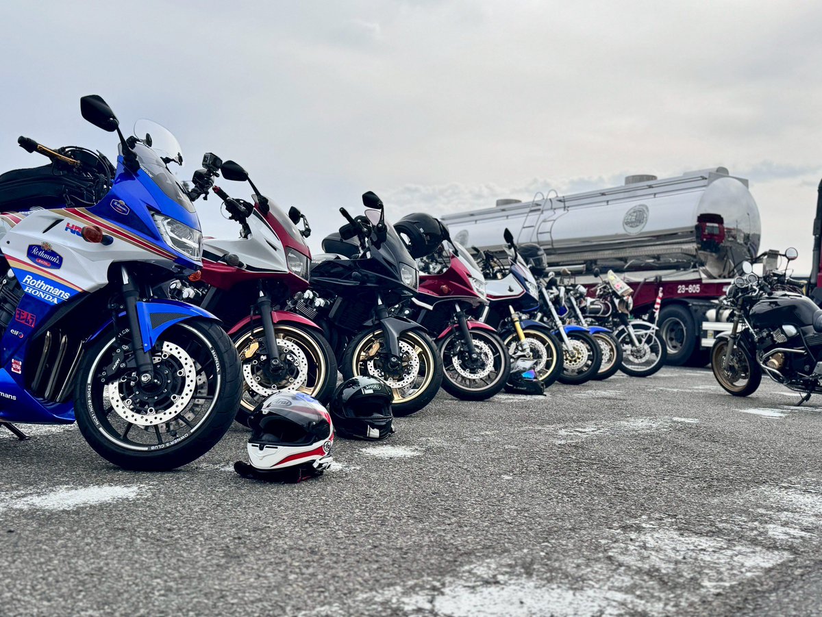 4周年記念の合同ツーリング。
お声掛け頂きうちのチームからはチーム+ゲストでの参加させて頂きました。
総勢50台くらい？
最高でした。。。🤤
 #ツーリング
 #CB群団