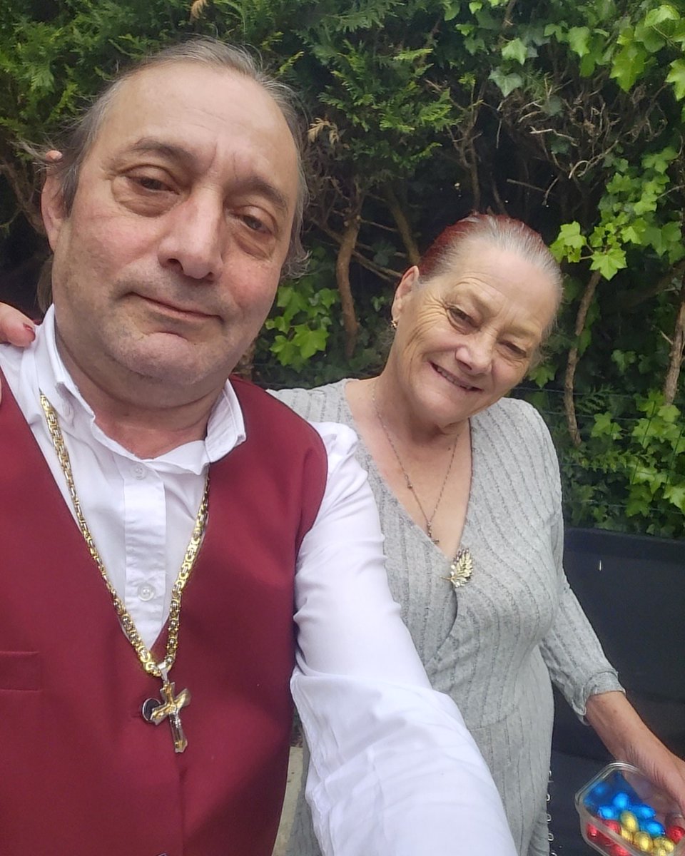 Bonne fête de Pâques à tous bisous bisous