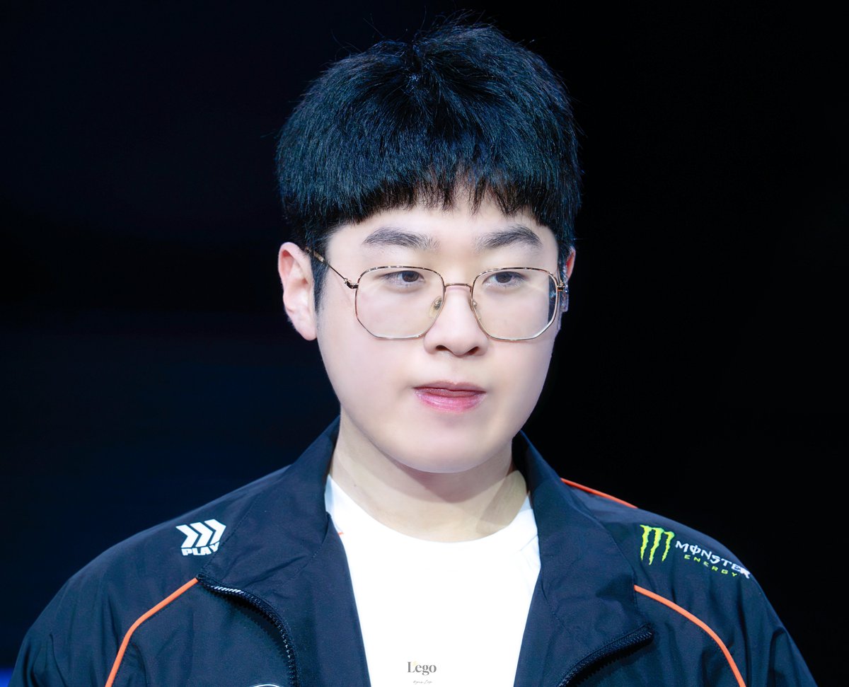 lego_zeus's tweet photo. 250419 LCK

😛⚡️

#Zeus #제우스 #최우제 #HLE https://t.co/az6EAfe0uJ