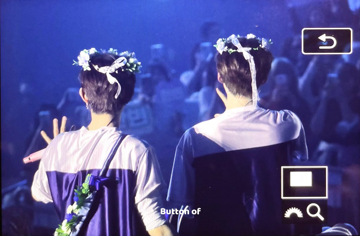 𝑩𝒖𝒕𝒕𝒐𝒏 𝐨𝐟 tweet media