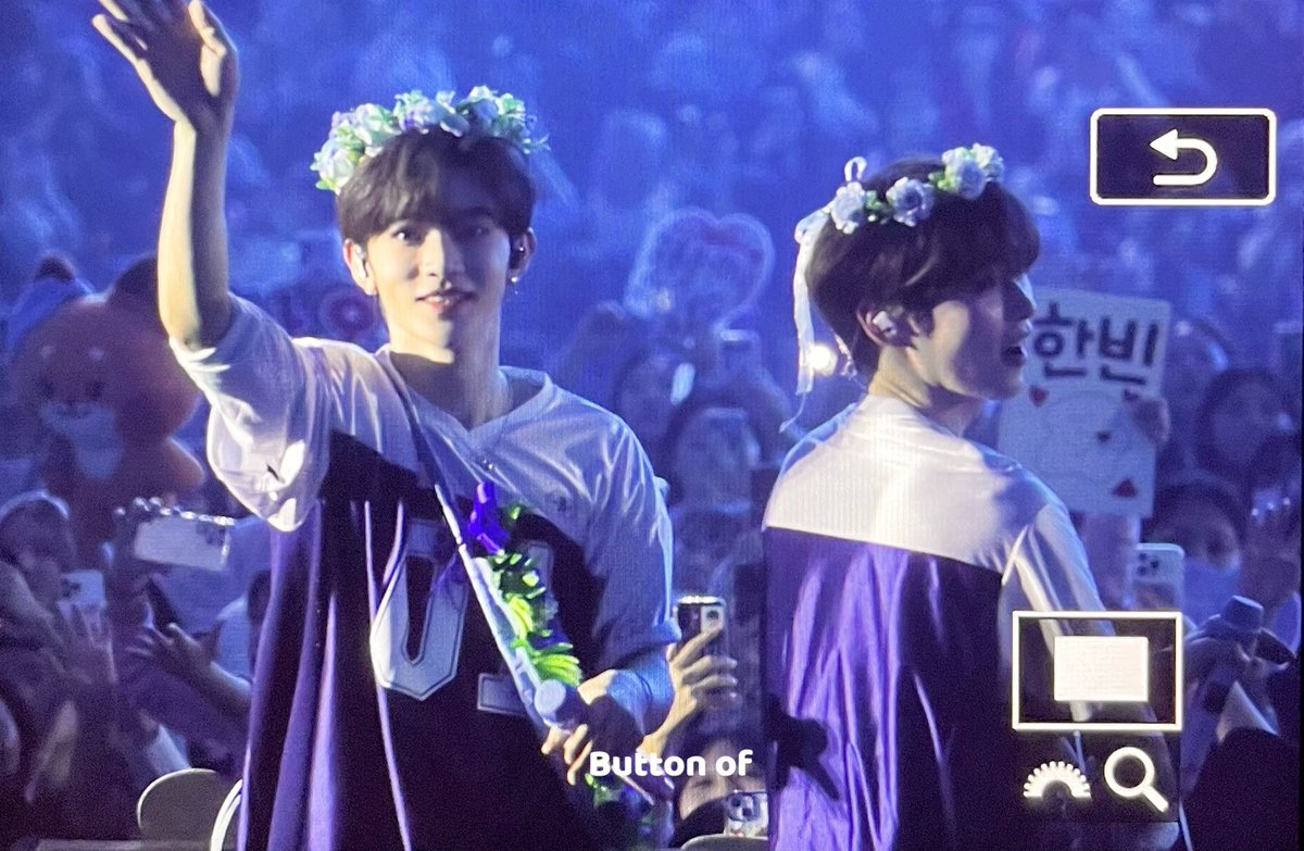 𝑩𝒖𝒕𝒕𝒐𝒏 𝐨𝐟 tweet media