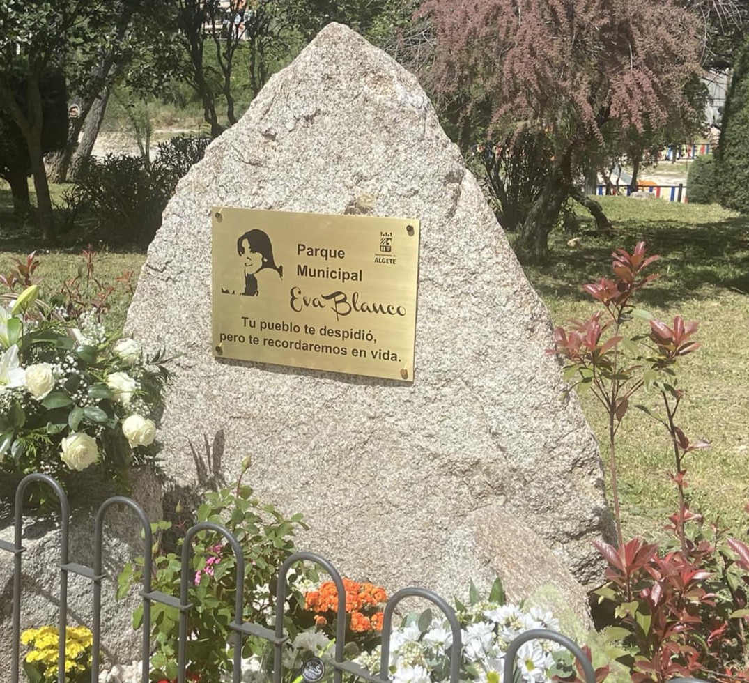 Hace un año tuvimos el honor de participar en el acto de inauguración del monolito y la placa en homenaje y recuerdo a Eva Blanco en el parque de Algete que lleva su nombre:
“Tu pueblo te despidió, pero te recordaremos en vida” 
#EternaEva ❤️