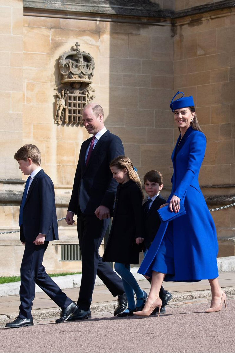 tokkianami's tweet image. Wishing everyone celebrating today a very happy and blessed Easter, especially to the Prince and Princess of Wales and their children 🤍🐣🐰💐