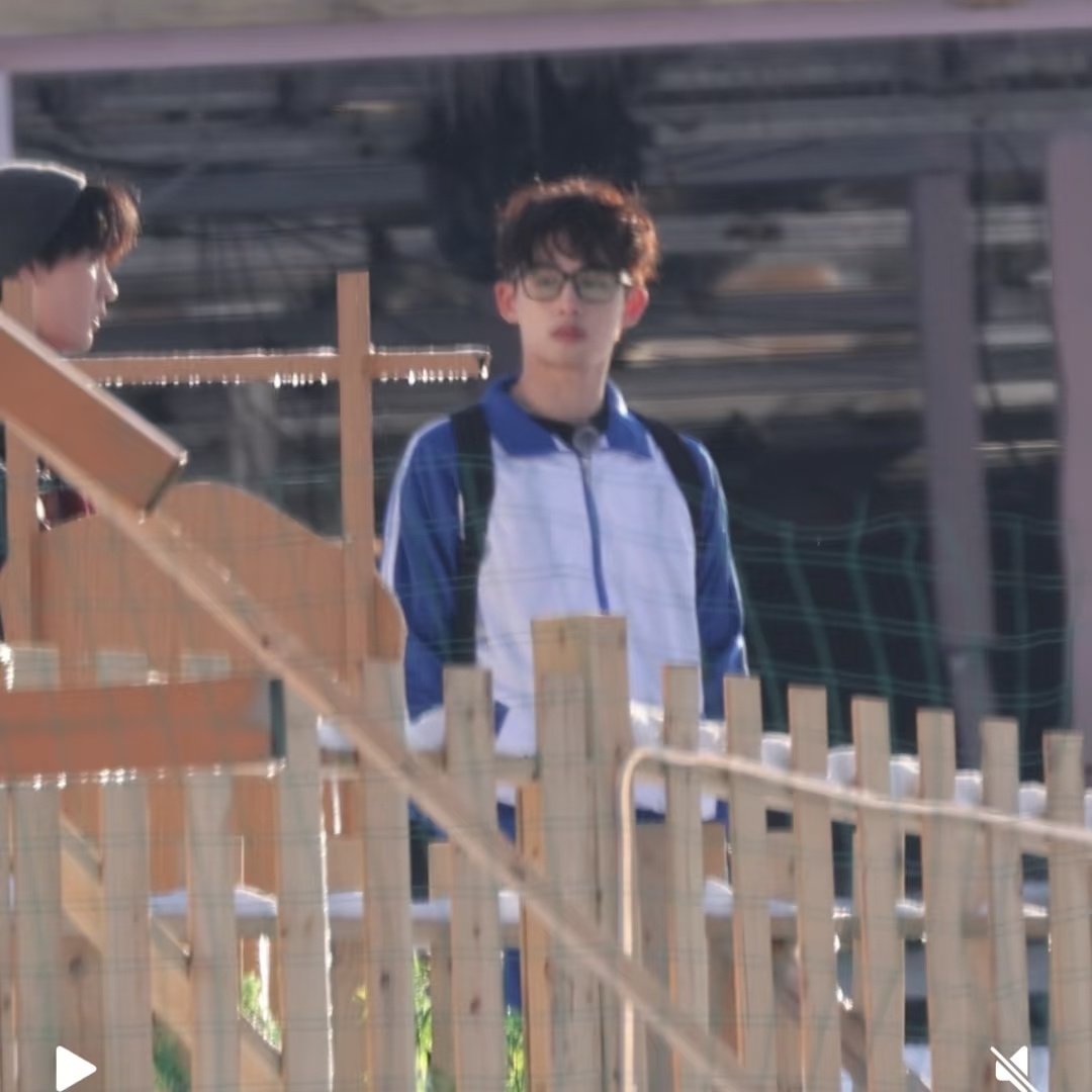 Winwin is in school uniform. im about to kms, give me winwin in youth drama now😭😭😭😭😭

#WINWIN #董思成 #DongSicheng #Wonderland