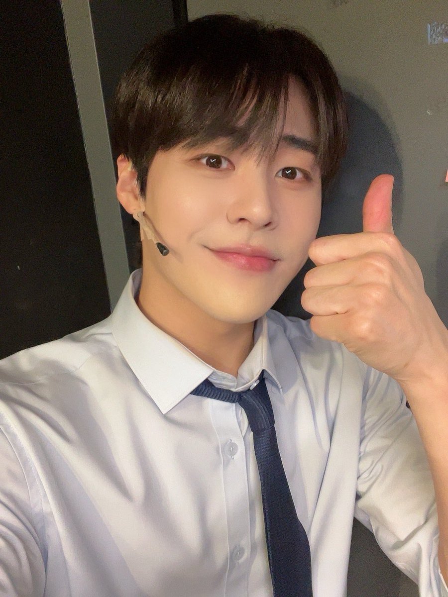 taeho_official's tweet photo. 오늘도 6시퇴근 출퇴근 완료😊💙
덕분에 즐거웠어요!!
#태호 #taeho https://t.co/GPKOzWDUZS