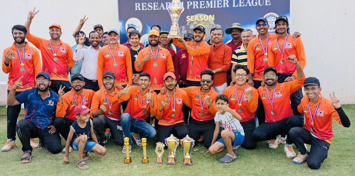 KamatLab_IISER's tweet image. Happy to end this year’s cricket season by winning the “Research Premier League” played between 8 research institutes in Pune. Team @IISERPune successfully defended our title against ARAI in this year’s final. Well played everyone!!!