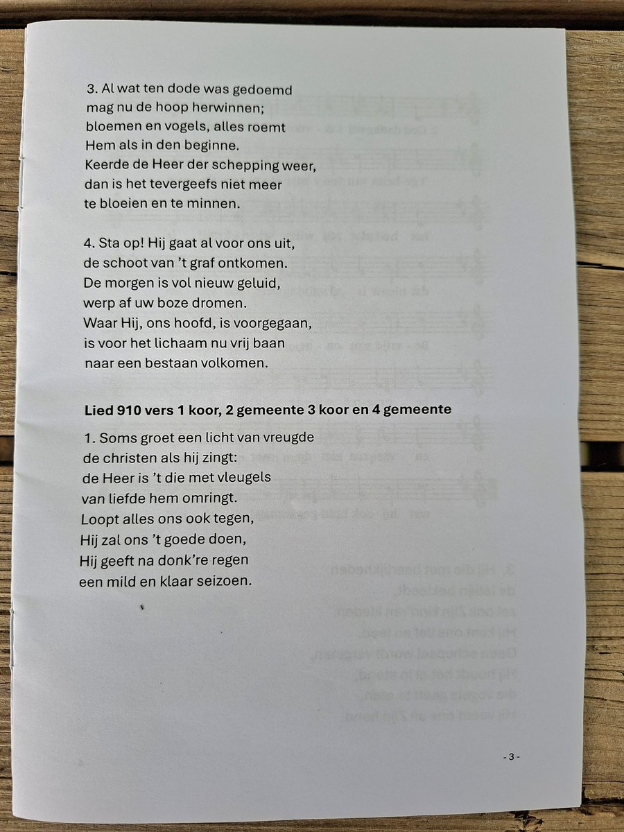 MachielLock's tweet image. Vanmorgen op deze Eerste Paasdag 2025 ben ik voorgegaan in een dienst waarvan ik de liturgie bij dit bericht toevoeg. We hebben in deze dienst paasliederen gezongen. U kunt deze liederen ook zingen. Dat beveel ik u van harte aan, om zo de opstanding van Jezus te bezingen. (1/3)