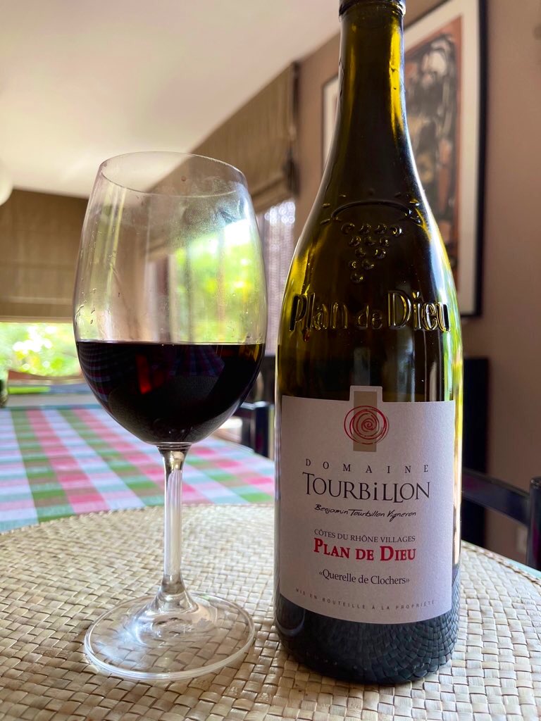 joukesp's tweet photo. #HappyEaster #SundayLunch #LambCut #Salsifies #PotatoCroquettes #PlanDeDieu
Change of plans!
#2Daughter will come tomorrow, not today!
Lunch: delicious lamb cuts w salsifies, potato croquettes.
Paired w rather very good provençal Plan de Dieu (grenache dominated).
C’est très bon! https://t.co/kKqBJ4Uy6I