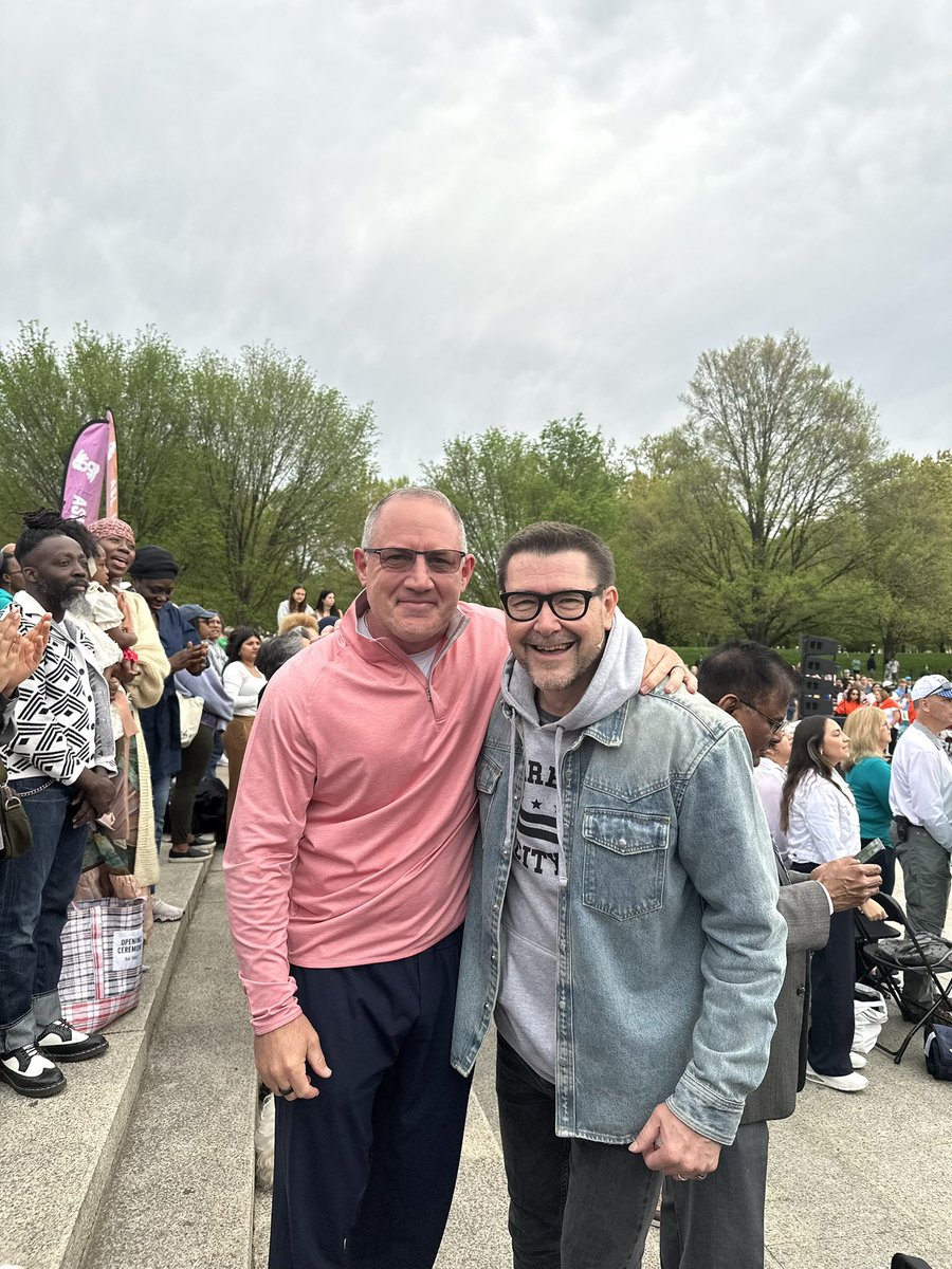 Buzz Williams (@teamcoachbuzz) on Twitter photo 🙌🏿🙏🏾🐣❤️ 🙌🏿🙏🏾🐣❤️