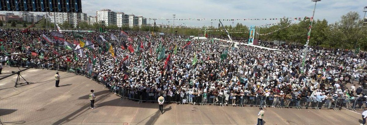 zyapicioglu's tweet photo. Üç kıtadan katılan davetliler ile birlikte #Diyarbakır'da
#DirenişÖnderi Hz. Muhammed temasıyla düzenlenen #MevlidiNebi etkinliğindeyiz.

İslam, Allah'a teslimiyettir. Bütün sahte ilahları reddetmek, çağın nemrut ve firavunlarına direnmektir.

Salat ve selam olsun #DirenişÖnderi'ne,
Selam olsun izzeti kuşanıp direnenlere, onlara destek için meydanlarda kıyamda olan yüzbinlere.