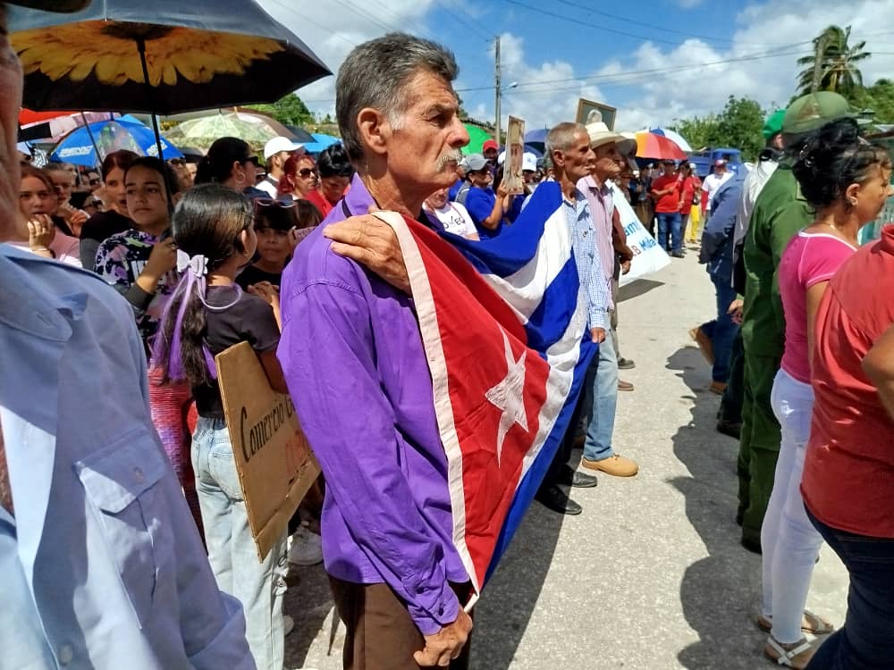 lrmt66's tweet photo. Celebró #Venegas en #Yaguajay dedde #SanctiSpirítusEnMarcha y por adelantado el #1deMayo https://t.co/hwLCkOvo6i