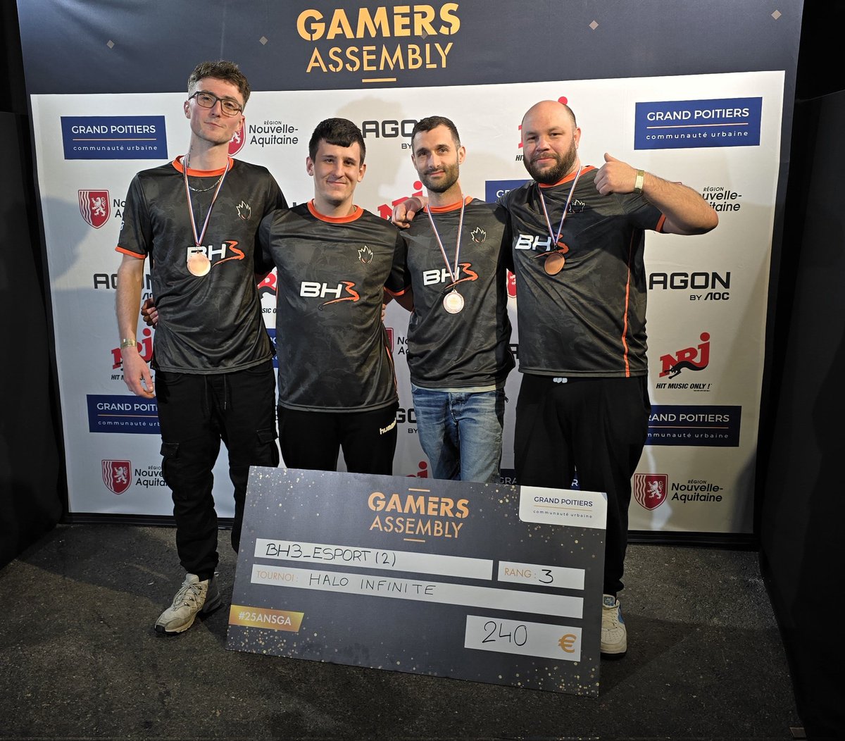 BH3-Esport (@bh3_esport) on Twitter photo Et surprise, on occupe aussi la 3ème place du tournoi 4v4 #HaloInfinite de cette <a href="/GamersAssembly/">Gamers Assembly</a> 2025 ! 💪
Encore bravo à tous ! 👏
#25ANSGA Et surprise, on occupe aussi la 3ème place du tournoi 4v4 #HaloInfinite de cette <a href="/GamersAssembly/">Gamers Assembly</a> 2025 ! 💪
Encore bravo à tous ! 👏
#25ANSGA