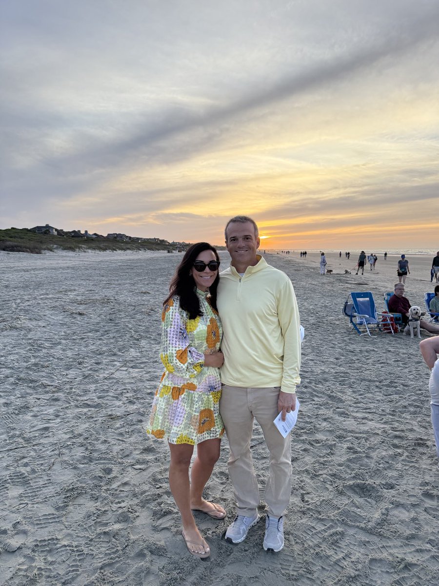 CoachSBeamer's tweet photo. Beautiful sunrise service on the 🏝️ this morning …. 🌅 

Happy Easter!!!!!!!!!!!!! 

#HeIsRisen !!!!!!!!!!!!! https://t.co/uU2n65u45D