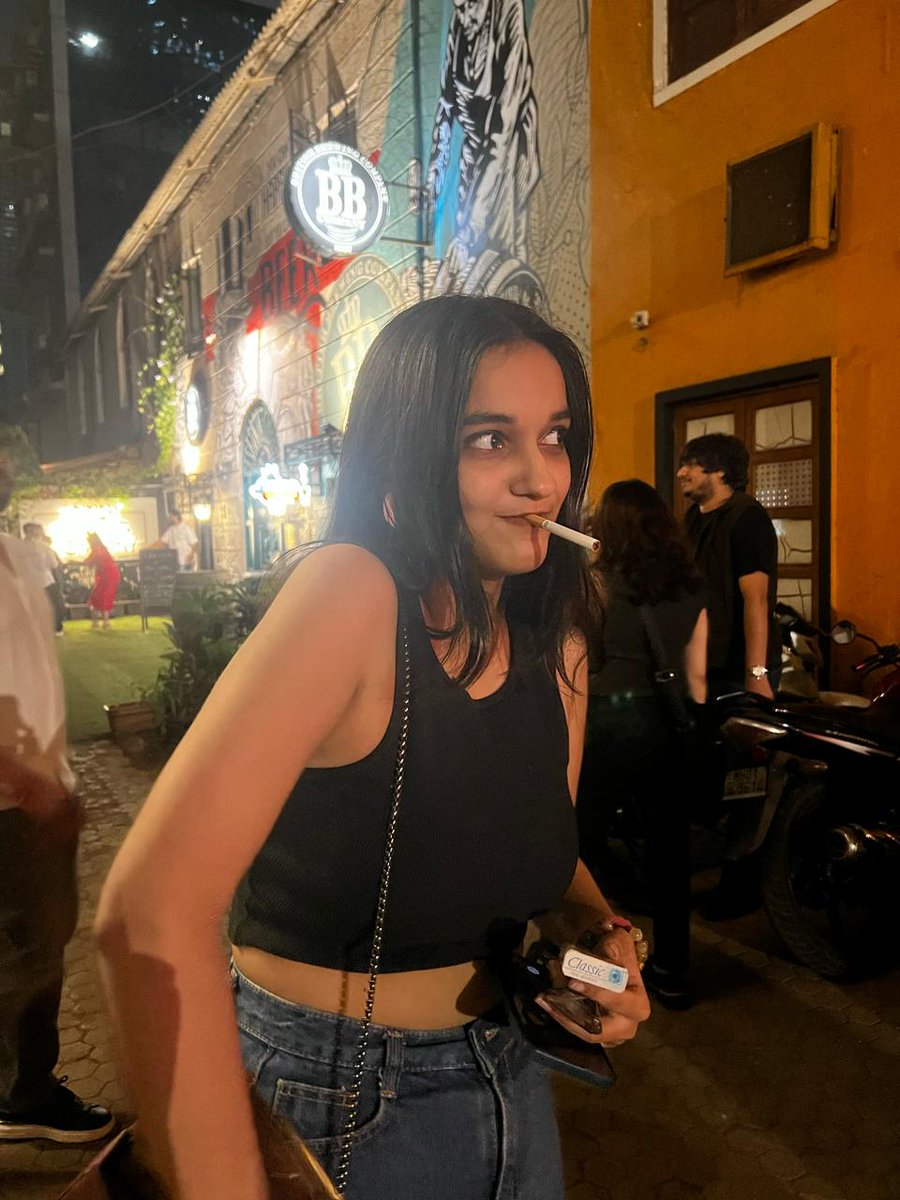 pastaaunty's tweet photo. lighter dhundhne ka struggle was real. https://t.co/UEosC9yWlH
