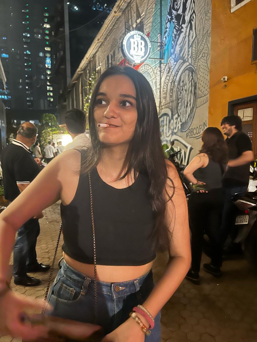 pastaaunty's tweet photo. lighter dhundhne ka struggle was real. https://t.co/UEosC9yWlH