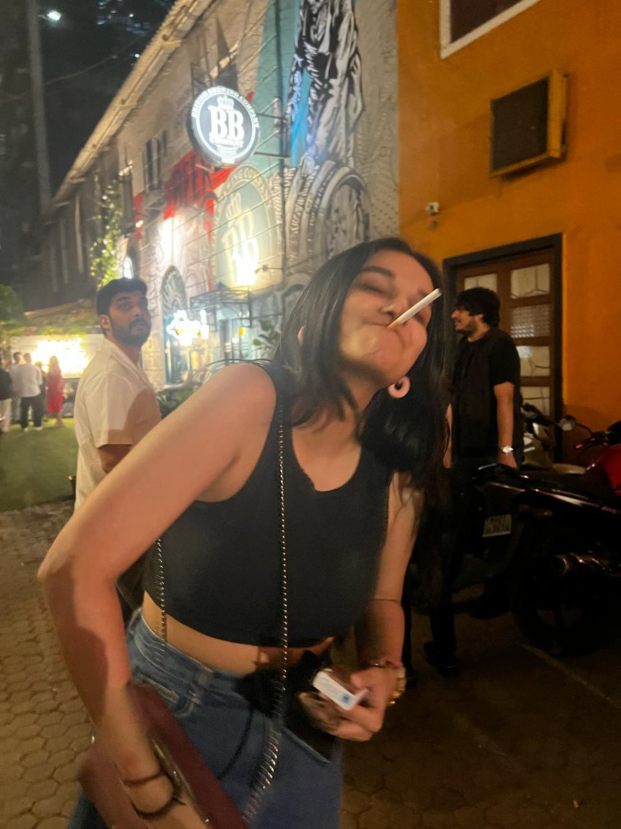 pastaaunty's tweet photo. lighter dhundhne ka struggle was real. https://t.co/UEosC9yWlH