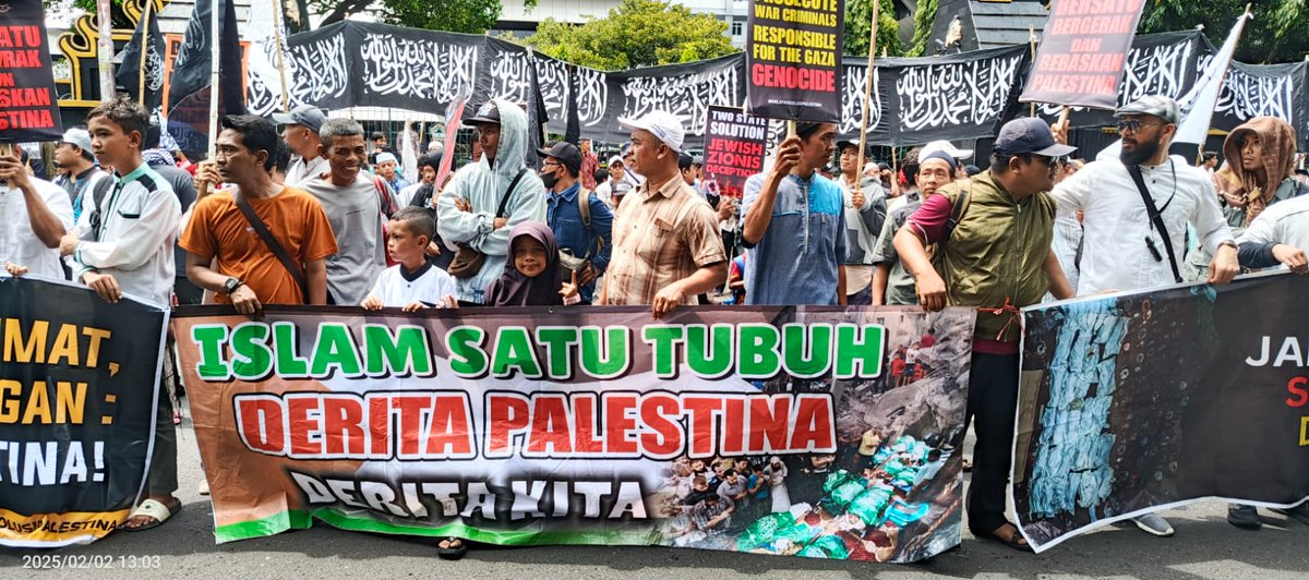 yuddykritinx's tweet photo. Mereka saudara kita, jangan diam saja, segera kirimkan pasukan melawan ish ra hell Laknatullah.

#HentikanGenosida
#JihadForPalestine
#CallTheArmy https://t.co/xxbVG1jCLD