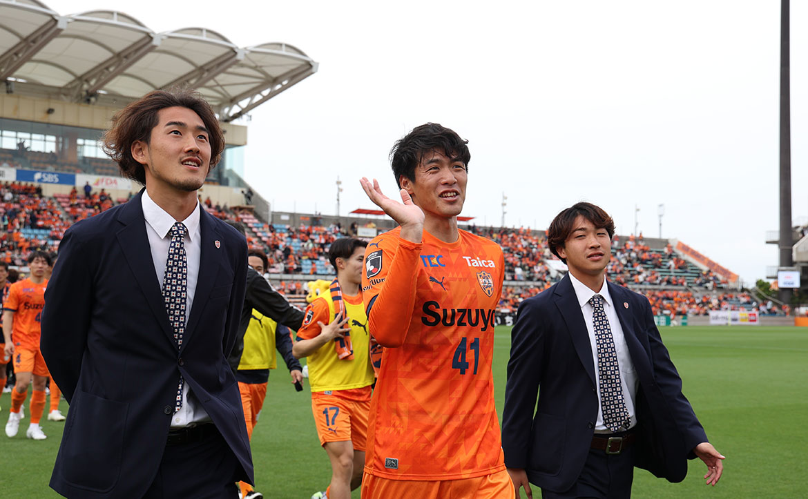 spulse_official's tweet image. ◤#0420vs福岡 𝙋𝙄𝘾𝙆𝙐𝙋 𝙋𝙃𝙊𝙏𝙊 ◢

#羽田健人 選手アイスタ𝘿𝙀𝘽𝙐𝙏!!!!!🍊今後とも羽田選手へのご声援よろしくお願いいたします💪💪

#spulse #ONEFAMILY2025