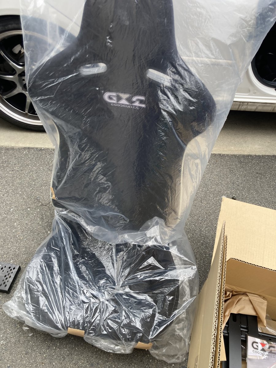 initial_ALTEZZA's tweet photo. グッドガン倒産てやばない？？
ワンビアにつけたかったけどシートレール買えないじゃん💢💢 https://t.co/J2EOZ2wB2X