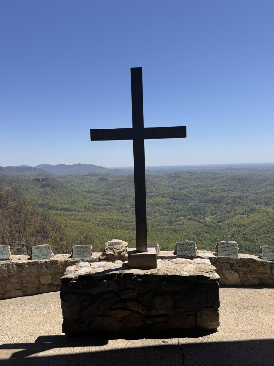 olivesandpie's tweet photo. Jesus wins. He has risen https://t.co/hIxUTdMkgp