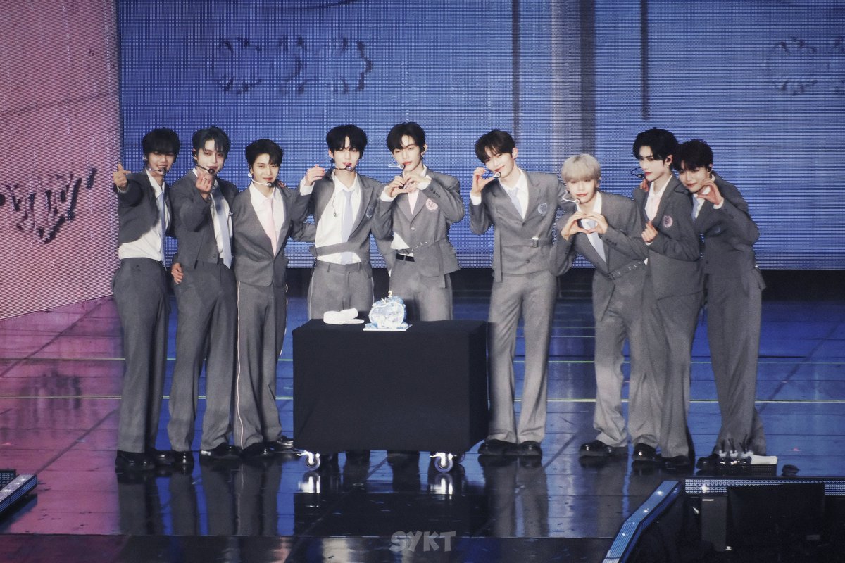 hooraypatchy's tweet photo. 250420 
2주년 축하해💙💙💙💙💙💙💙💙💙

#ZB1_2YEARS
#ZB1과_함께한_눈부신_2년
#ZEROBASEONE https://t.co/et8YYt1kjn