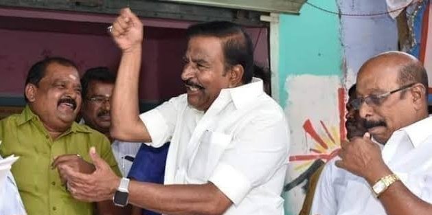 wewin2026's tweet photo. @hsejarsa முன்னதாக தமிழ் ராக்கர்ஸ் களம் இறங்கினால்...
முன்கூட்டி விமர்சனங்களும் வெளியானால்...
#Notro https://t.co/ttUD2n8Lx9