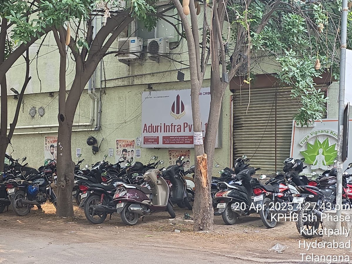 KPHBVRWS's tweet photo. Problems: Nexa mall junctionUnauthorised ParkingActions required: Erect and strictly enforce “No Parking” notices
In view of the above ioint actions by Police, Traffic Police and GHMC in this regard are essential for reducing the traffic hazards https://t.co/VjJGWwdNY0
