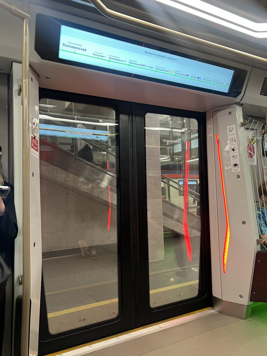 teacherrka's tweet photo. Ребят я на зеленой ветке и тут такое

(Этот твит поймут только жители Москвы) 😂 https://t.co/bRhff93JQ2