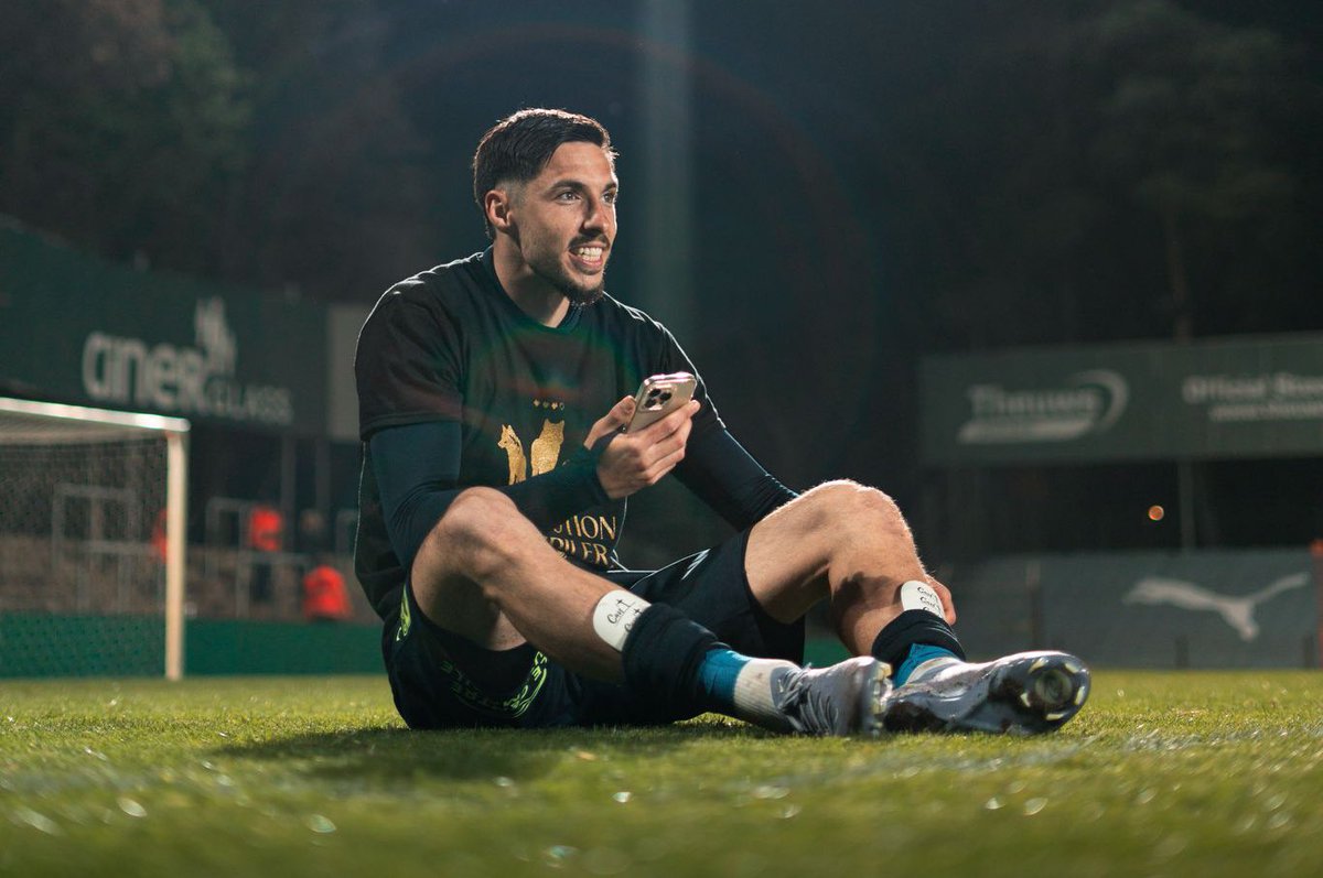 lnstantFoot's tweet photo. Stat folle : Ivann Botella est le premier joueur européen à réussir 𝘁𝗿𝗼𝗶𝘀 𝗺𝗼𝗻𝘁𝗲́𝗲𝘀 𝗰𝗼𝗻𝘀𝗲́𝗰𝘂𝘁𝗶𝘃𝗲𝘀 𝗮𝘃𝗲𝗰 𝘁𝗿𝗼𝗶𝘀 𝗰𝗹𝘂𝗯𝘀 𝗱𝗶𝗳𝗳𝗲́𝗿𝗲𝗻𝘁𝘀 ! 🇫🇷🚀

• 🇧🇪 RWD Molenbeek (D2 ➝ D1) en 2022/23
• 🇫🇷 Red Star (National ➝ Ligue 2) en 2023/24 
• 🇧🇪 La Louvière (D2 ➝ D1) en 2024/25 

Un vrai porte-bonheur de la montée ! 🔑
