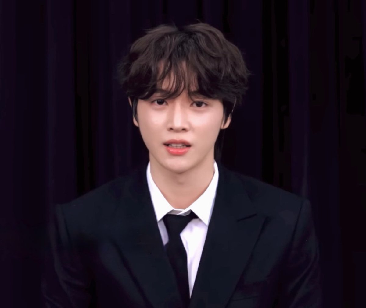 B (@tellmewhatul1ke) on Twitter photo 