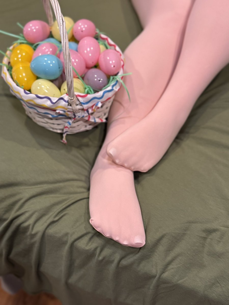 Funfeet13's tweet photo. Happy Easter all.  Come get your baskets.  #feet #pantyhose #tights #feetfetish #funfeet #footgirl #easterfeet #pantyhosecouple #feetcouple https://t.co/KQqt12teCO