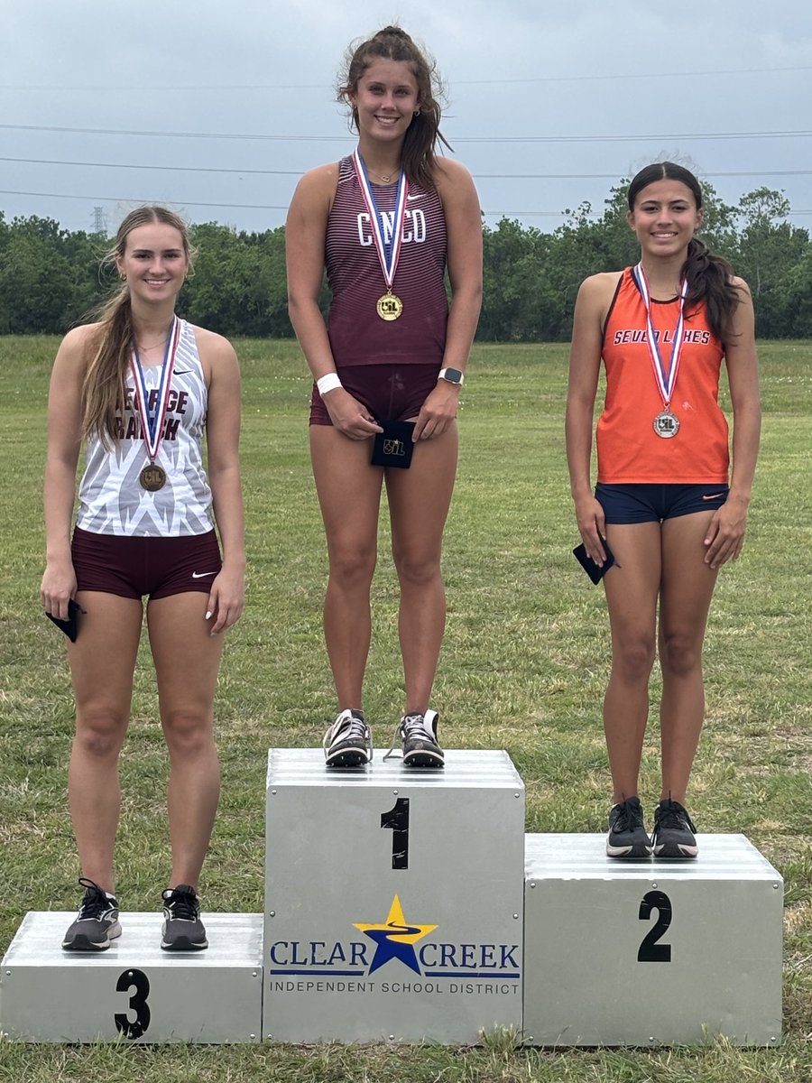 grhsgirlxctrack's tweet photo. Sr. Meredith Morrey cleared 11'9" and earned herself a 3rd place finish in the pole vault. Great job, Meredith!!  #GReatness #runGR @CoachAJCruse @CoachADutch @pinkpatterson @MrThroopGRHS https://t.co/XpGtwDRfkz
