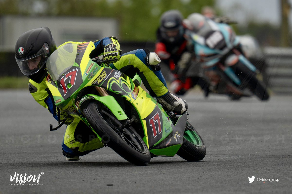 vision_msp's tweet photo. Finn Stephens followed by Hubert Tomaszewski on the last lap of the Moto One race yesterday at Bishopscourt. #usbk https://t.co/brUr4l48zd