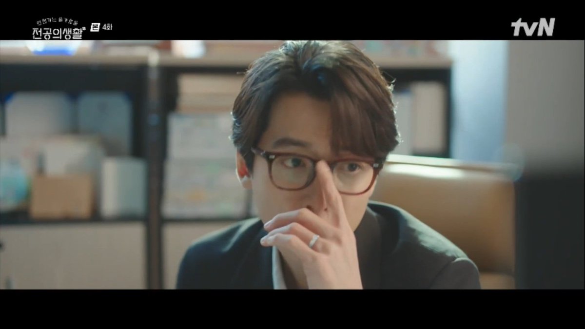 byuldalbit's tweet photo. KIM JUNWAN AND A RING....MY BIDULGI IS REAL #ResidentPlaybookEp4 #ResidentPlaybook https://t.co/BnswqXv5PU