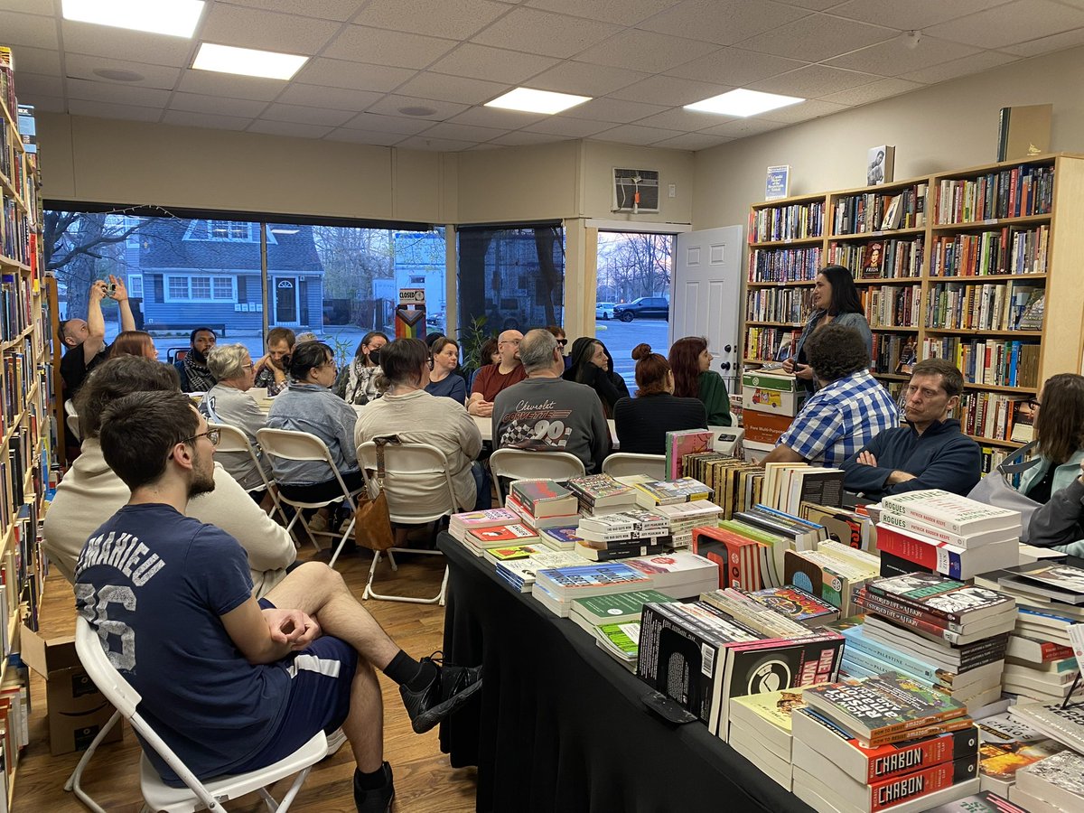 NewHourNY's tweet photo. Last night we joined dozens of Long Islanders who showed us what compassion in action looks like. Our ed @SerenaFreeHer1 spoke and thanked the group for taking the time to write letters of support to men and women who need our support behind bars. Small businesses like @tinyraccoonbks 
are invaluable as they bring our community together for good.