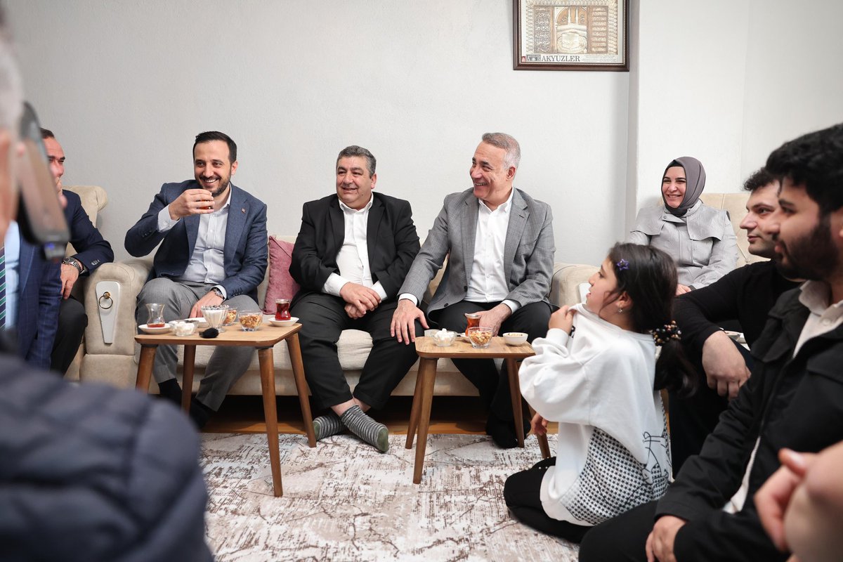 avadursun's tweet photo. AK Parti İstanbul İl Başkanımız Sn. Abdullah Özdemir’in katılımıyla 50. Yıl Mahallemizde Divarcı ailesine misafir olduk. Dünyanın en büyük sivil toplum hareketi olan AK Parti’mize, kutlu teşkilatımıza yeni neferler kazandırdık.
Eş zamanlı olarak aziz İstanbul’un 39 ilçesinde sahadayız!

#HerMahallesiyle Sultangazi