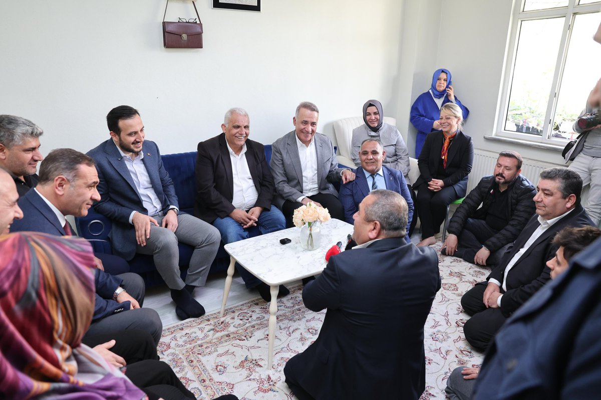 avadursun's tweet photo. AK Parti İstanbul İl Başkanımız Sn. Abdullah Özdemir’in katılımıyla 50. Yıl Mahallemizde Divarcı ailesine misafir olduk. Dünyanın en büyük sivil toplum hareketi olan AK Parti’mize, kutlu teşkilatımıza yeni neferler kazandırdık.
Eş zamanlı olarak aziz İstanbul’un 39 ilçesinde sahadayız!

#HerMahallesiyle Sultangazi