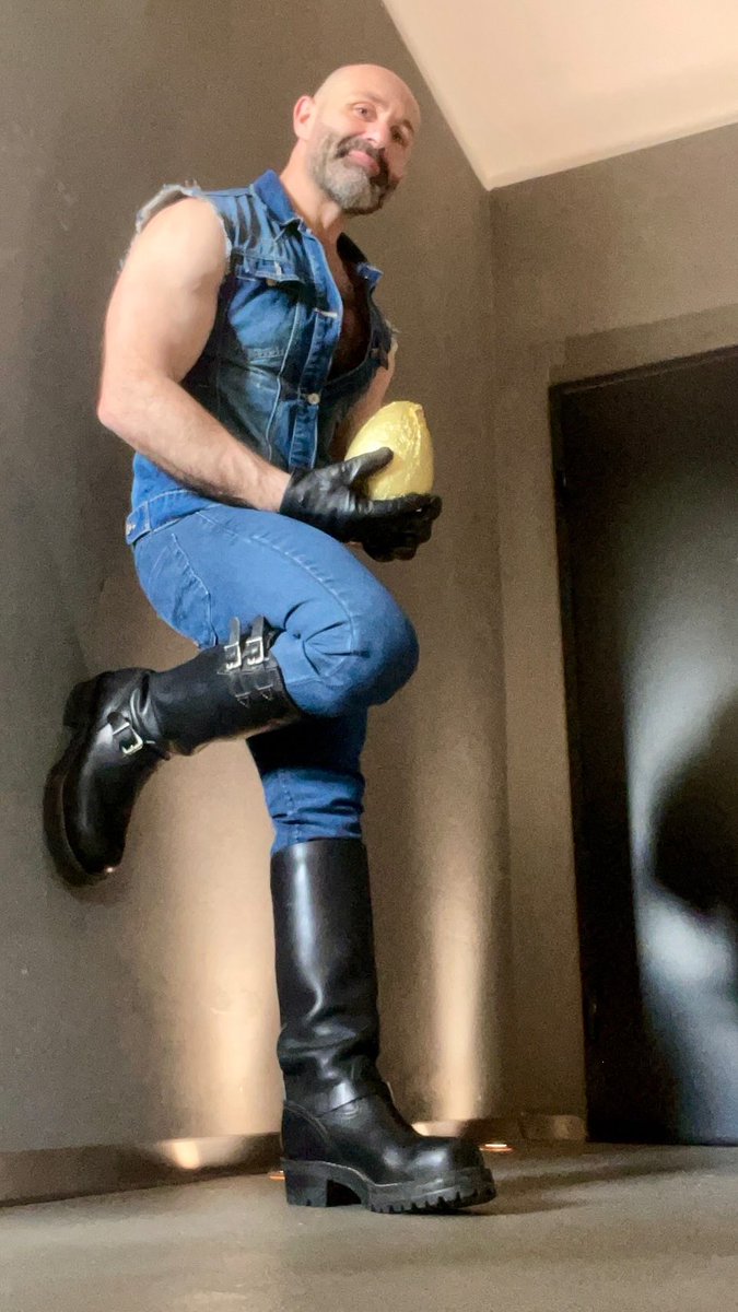 Bootsbeardmike1's tweet photo. Happy Easter my friends… #pasqua2025 #uovodipasqua #wescoboots #levisvintage https://t.co/EzsrDzVJNp