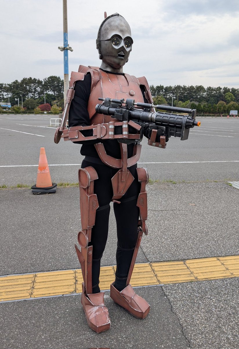 tsukiyono_'s tweet photo. 楽しいファンブースや渾身のコスプレがどれも眼福でした。
このドロイド2体めちゃ好きです。◯ね!ジェダイ!!
#StarWarsCelebration
#starwarscelebrationjapan
#StarWarsCelebrationJapan2025
#swcj
#スターウォーズセレブレーション
#StarWars #スター・ウォーズ #c3p #Droideka #princessleia https://t.co/FO9Lx35EEH