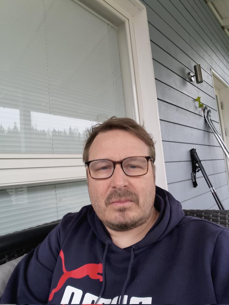 Terassilta hieman piristystä unettavaan sadepäivään, taitaa tänään jäädä hölkkä- tai pyörälenkit tekemättä.