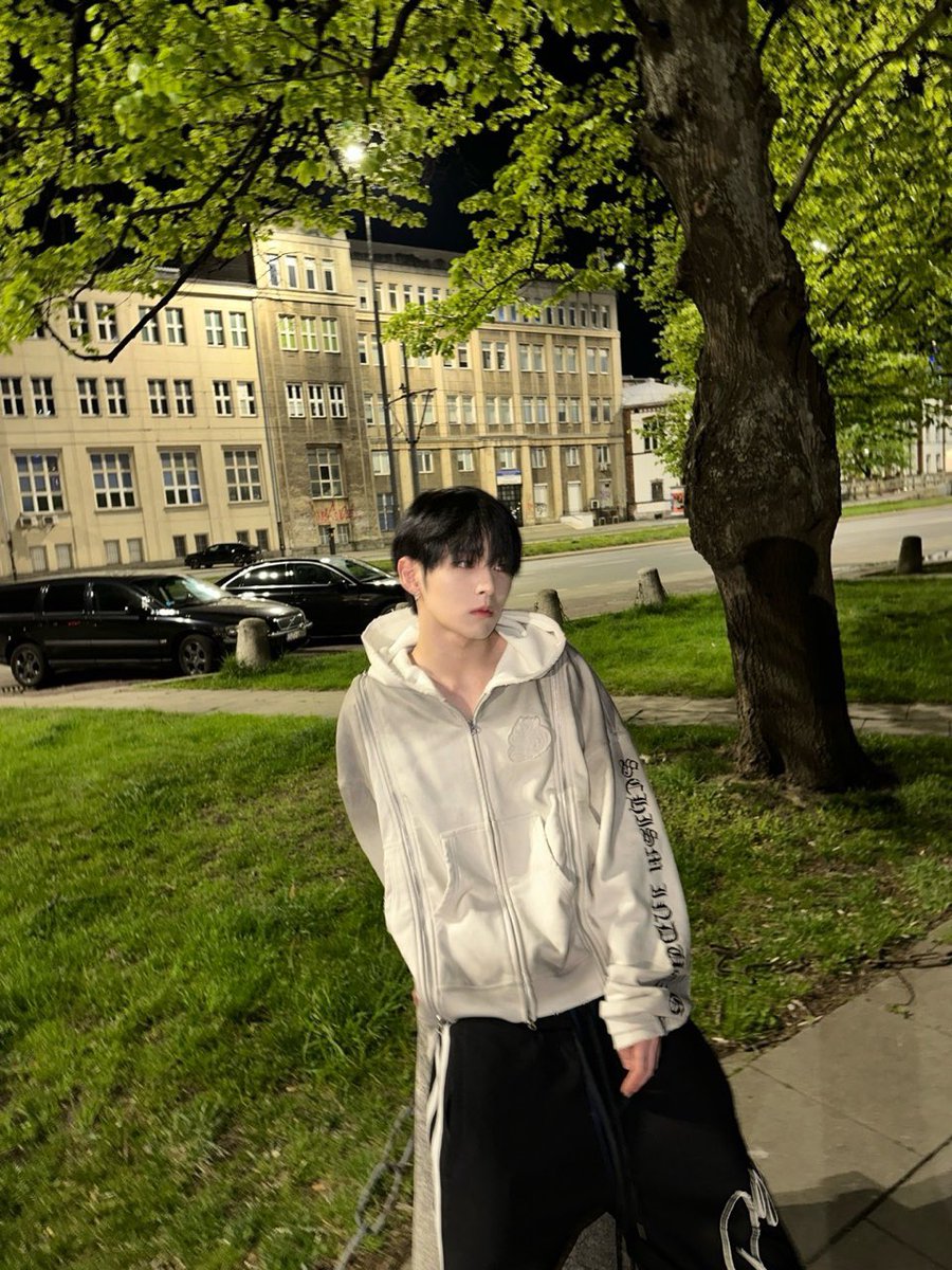 LUN8_members's tweet photo. [#타쿠마]
Kocham Cię💜

#LUN8 #루네이트 https://t.co/JZG13Z9rQL