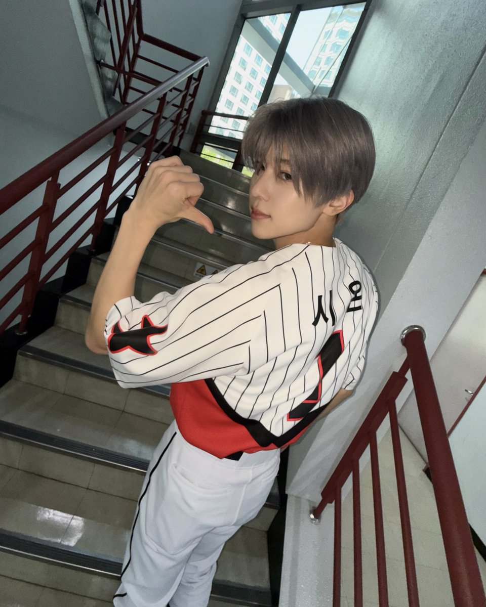 ⚾️

#SION #시온 #シオン 
#NCTWISH #poppop
#NCTWISH_poppop